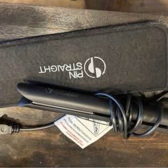 Pin straight hair straightener in black - Picture 5 of 6